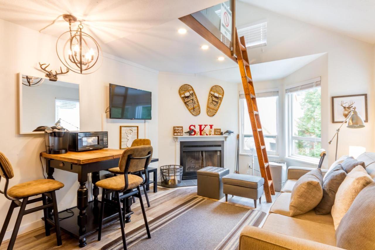 Cute And Cozy, Walk To Gondola Ski In Out Whistler Exterior photo